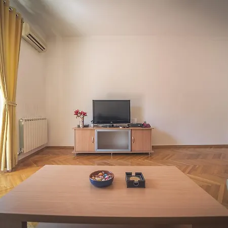 아파트 Kruna Center